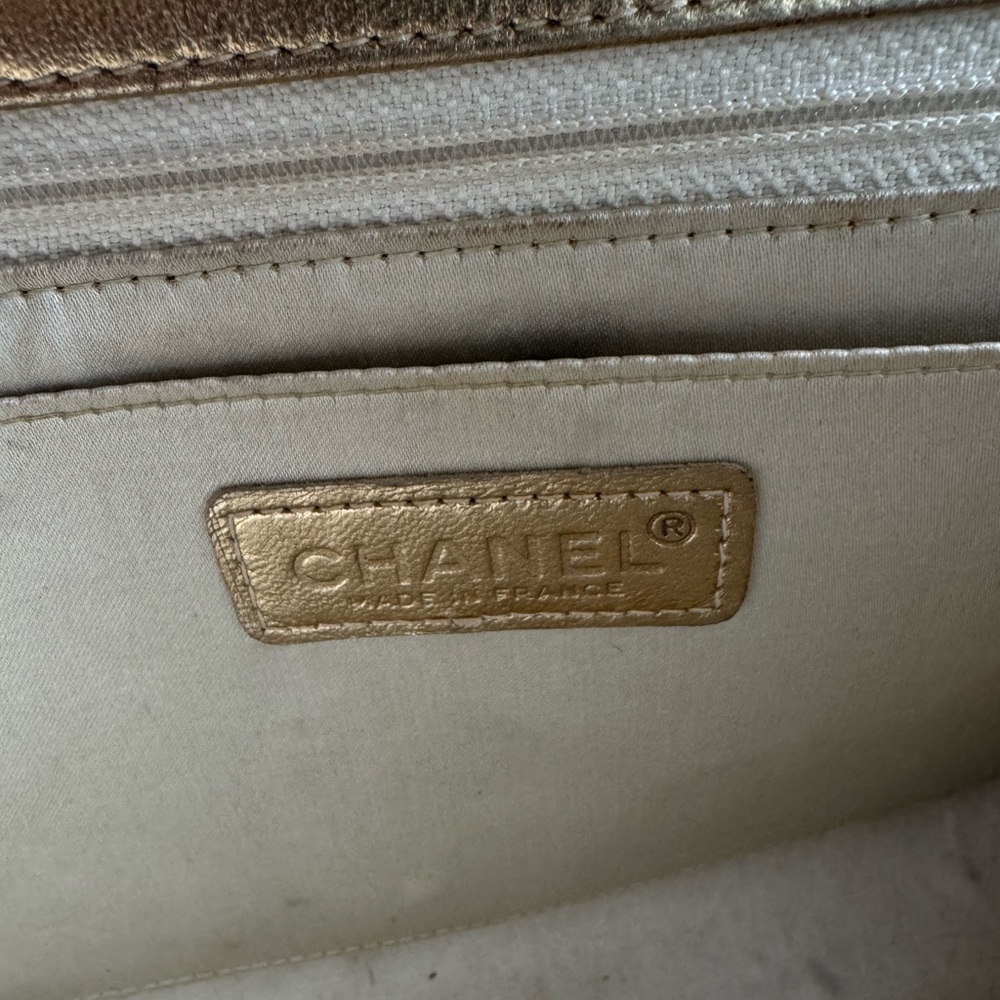CHANEL Cream Gold Quilted Shoulder Bag - Picture 5 of 9